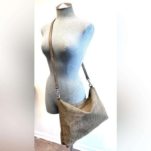 Joy Susan 2-piece Vegan Gray Brown Crossbody Hobo Bag and Wristlet Set LIKE NEW - Picture 2 of 14